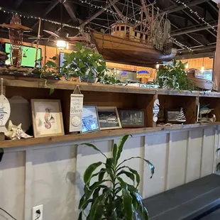 Divider wall decorated in nautical style