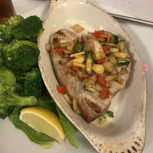 Tuna with mango salsa