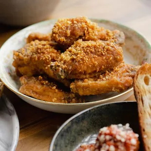 food, chicken wings and fried chicken