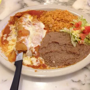 a plate of mexican food