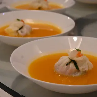 Minced Meat &amp; Vegetables in Egg White Pancake w/ pumpkin soup 石榴球