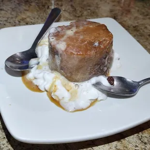 Raisin bread pudding