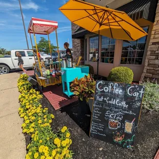 Cute outdoor coffee cart while we wait - lifewithhanny