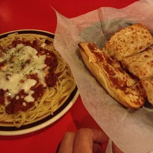 Spaghetti &amp; garlic bread