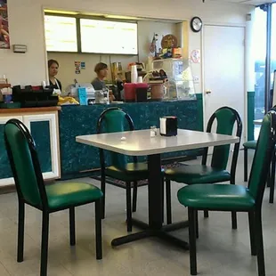 the interior of a fast food restaurant