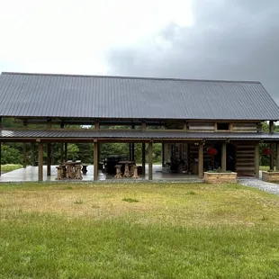 Cabin tasting room &amp; covered patio