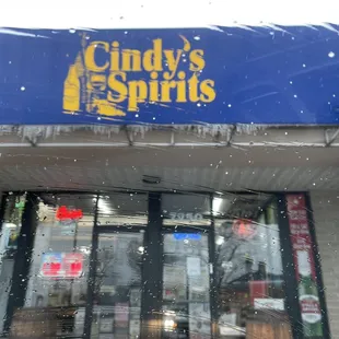 Bad pic of Cindy's exterior.