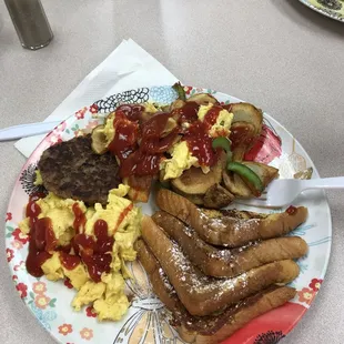 a plate of breakfast food