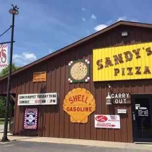 the exterior of a restaurant