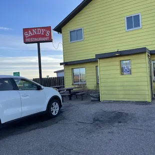 Sandy's restaurant