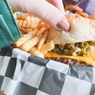 World Famous Sandy&apos;s Olive Burger - Single