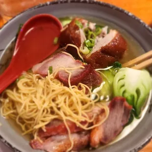 Quick no frill lunch with friends. Duck and roast pork noodle soup is great!