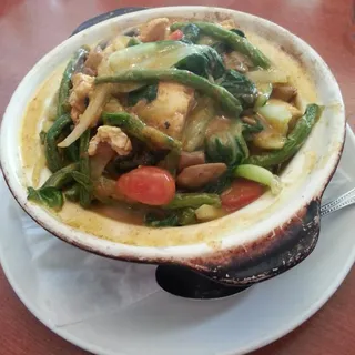 Stew Tofu and Vegetable in Thai Coconut Curry Broth
