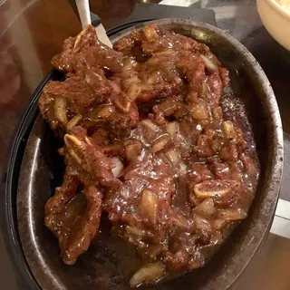 Sizzling Short Ribs in Black Pepper Sauce