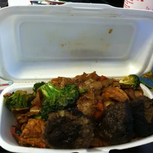 Drunken noodles w/lamb meatballs