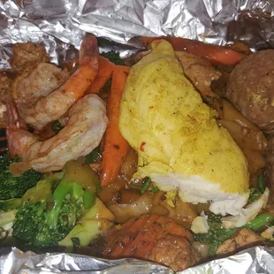 Drunken noodles with lamb balls, shrimp and chicken.