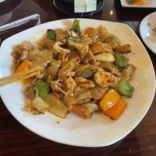 Drunken noodle with chicken