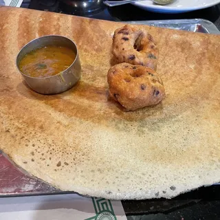 Plain Dosa with 2 Vadas