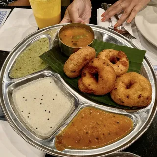 Medhu Vadai - 3 pieces