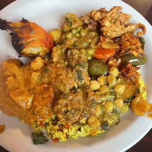 Variety of options .. goat, chicken, paneer, and veggie!