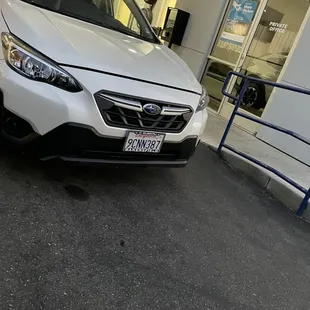 Look at the car no damage except hood.