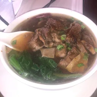 Braised Beef Noodle Soup with Vegetable