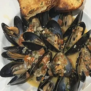 Lemon garlic butter mussels