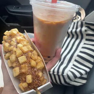 Potato hot dog &amp; Thai iced tea with tapioca