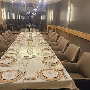 PRIVATE DINING ROOM