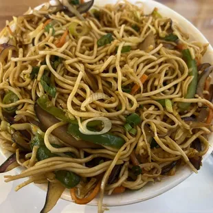 Veg Hakka Noodles.