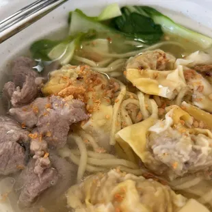 Wantons with egg noodles and spicy pork