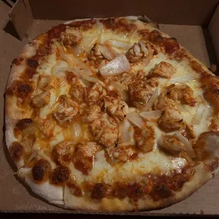 Butter chicken pizza without green peppers