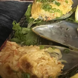 SPICY CRAB MUSSELS (ABSOLUTELY DELICIOUS)!