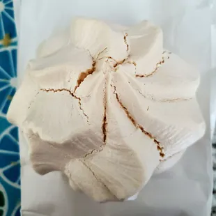 April 2021: Excellent meringue! And it's huge!