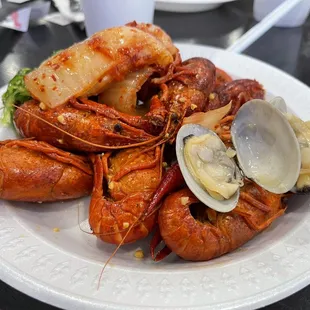 a plate of lobsters, clamsel, and bread
