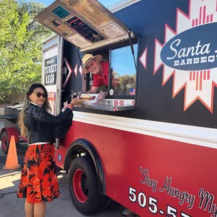 Great pit stop for endless thrift shopping in Santa Fe! Great bbq chicken wings and sausage!