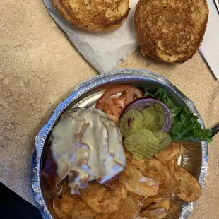Bacon cheeseburger to go