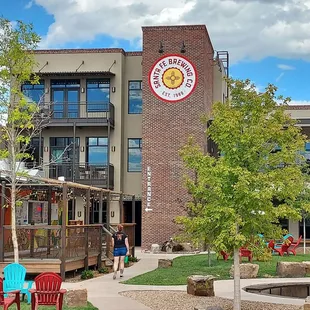 Awesome tasting room, friendly service and good IPA's!