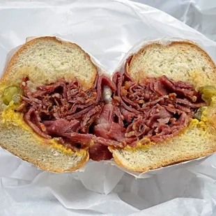 a roast beef sandwich