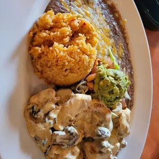 Pollo a la crema with guacamole