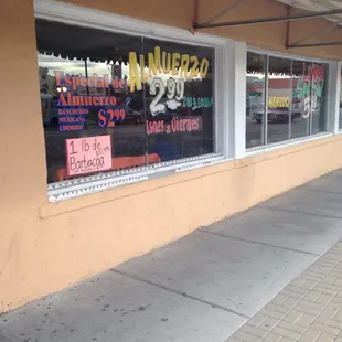 the outside of the restaurant