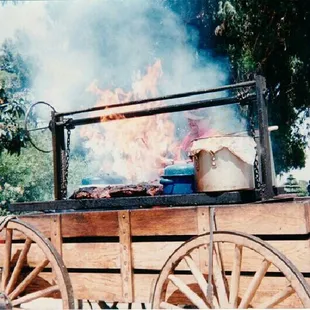 Grilliing tri tip &amp; chicken on location @ house gathering