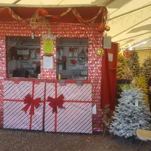 Grab your bows, wreaths, and Garland