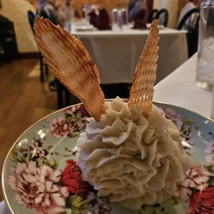 Mashed potatoes - nice presentation. Tasted good a little dry