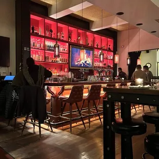 Beautiful bar and comfortable tables