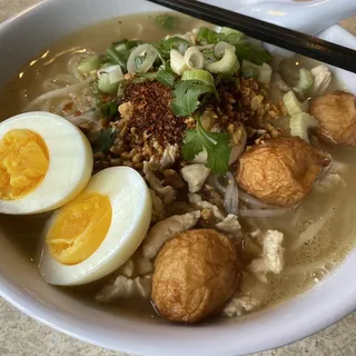 Thai Spicy Tom Yum Noodle Soup