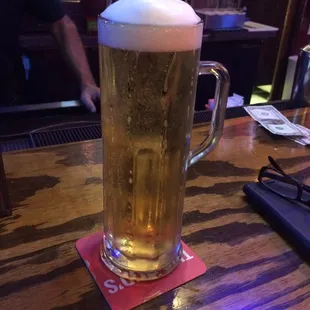 Nice cold beers always full to the top. Best happy hour in town!