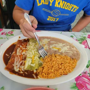 2 cheese enchiladas, 1 green and 1 red sauce