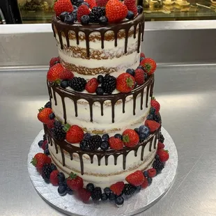 Amazing naked cake with fresh fruit