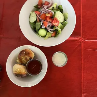 Side salad and garlic knots
